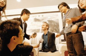 無四肢青年尼克深圳講述如何抗?fàn)幟\永不放棄